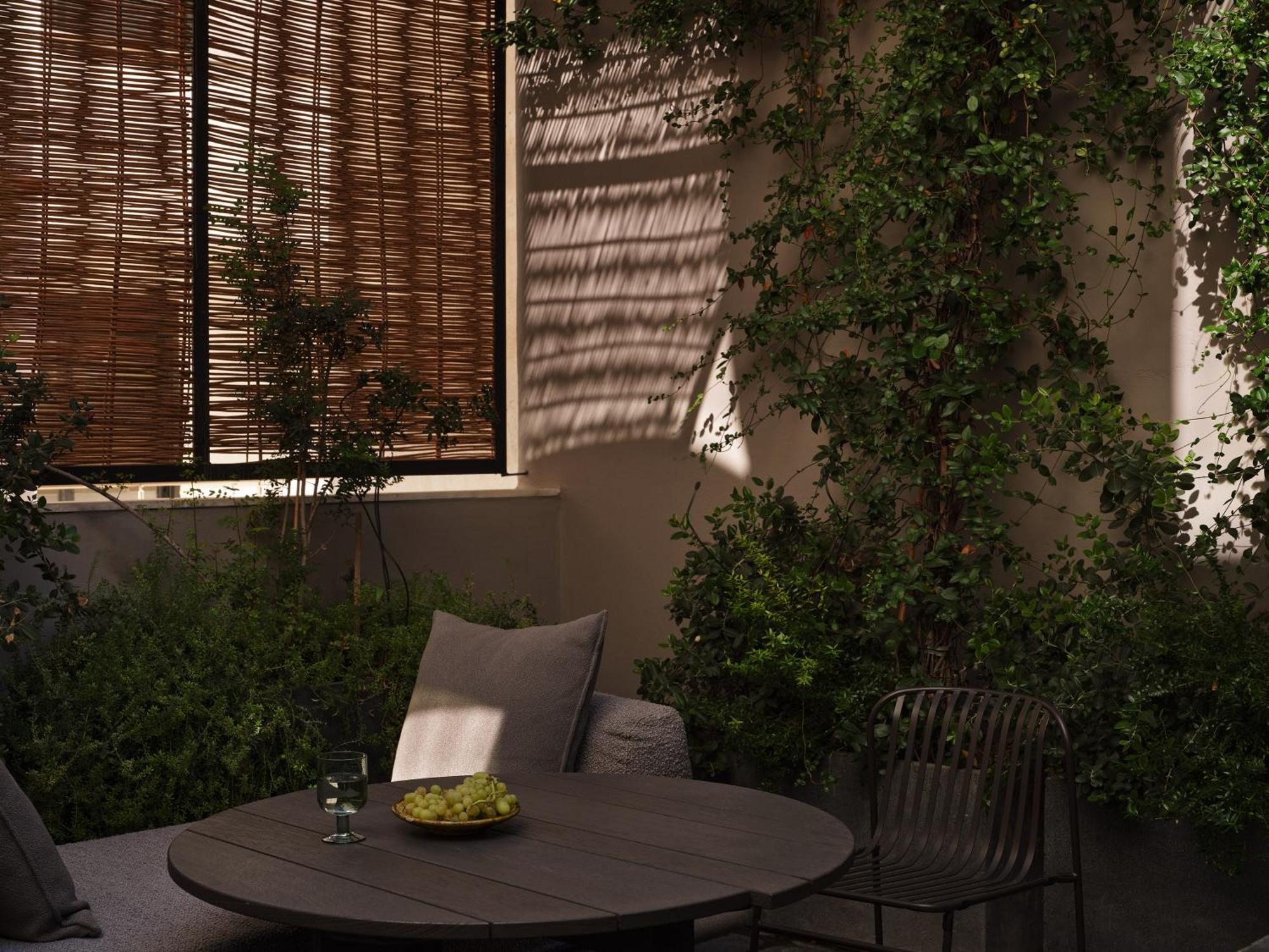 Monastik Living In Athina Hotel Atenas Exterior foto